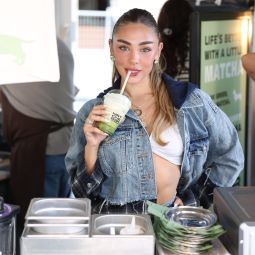 ALFA 495 - מאצ’ה בר TWENTY FOUR SEVEN - אופנה, לייף־סטייל וקולינריה נפגשים בקיוסק בשדרות רוטשילד.